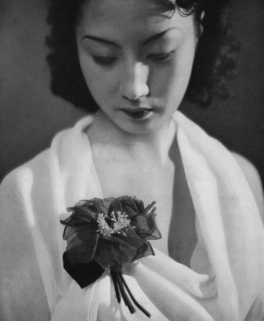 「無題（コサージュと日本人女性）」 尾崎三吉 （1938年以前） | ポートレートより