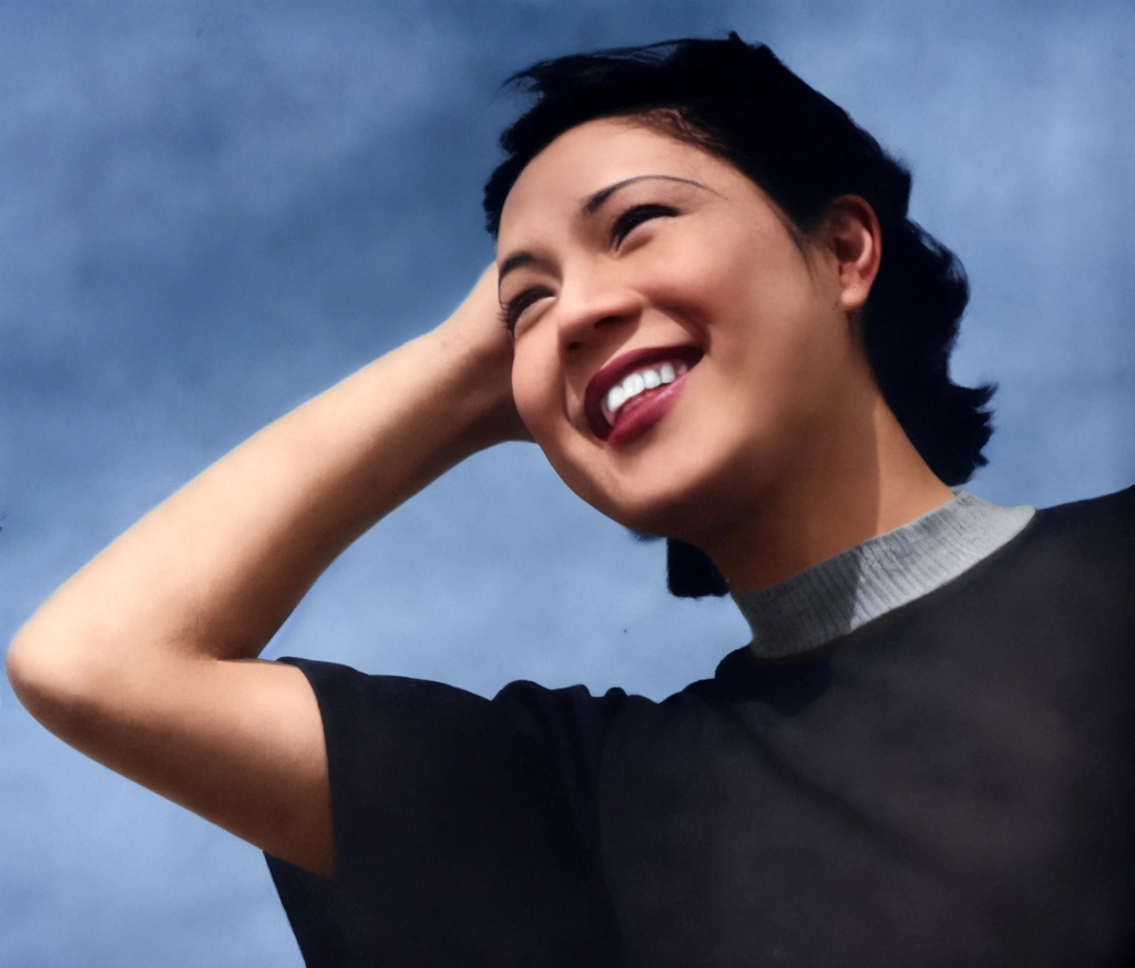 「無題（青空と頭に手を当てた若い日本人女性）」 尾崎三吉 （1938年以前） | AIカラー化